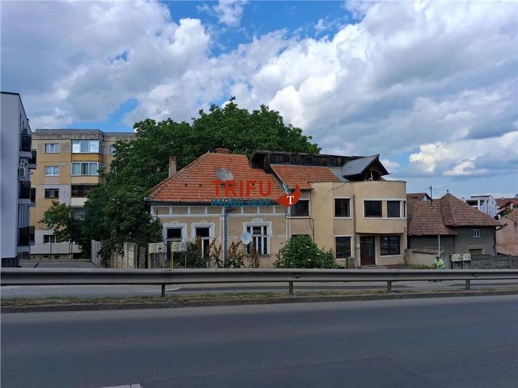 Casă de vânzare cu teren de 600 mp în centrul municipiului Alba I - 1