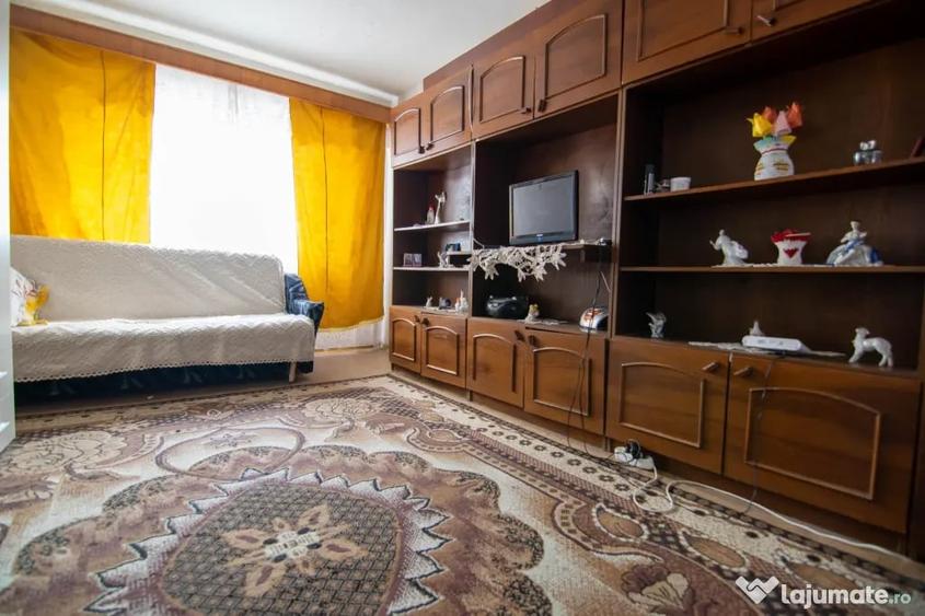 Apartament cu 4 camere decomandat în Central