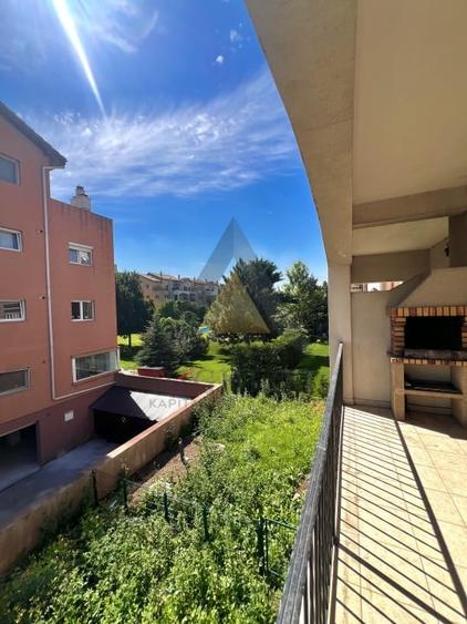 Apartament cu 4 camere decomandat, mobilat în Iancu Nicolae