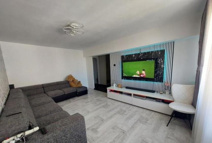 Apartament cu 3 camere decomandat în 1 Decembrie 1918