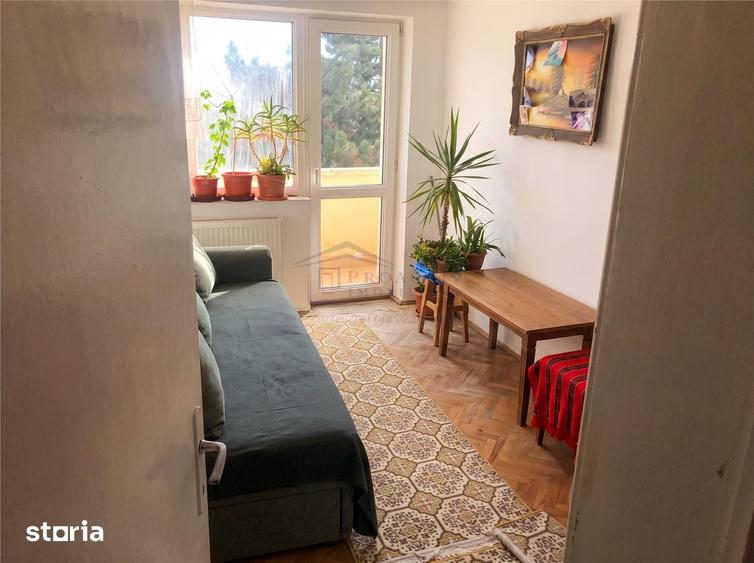 Apartament cu 3 camere semidecomandat în Central
