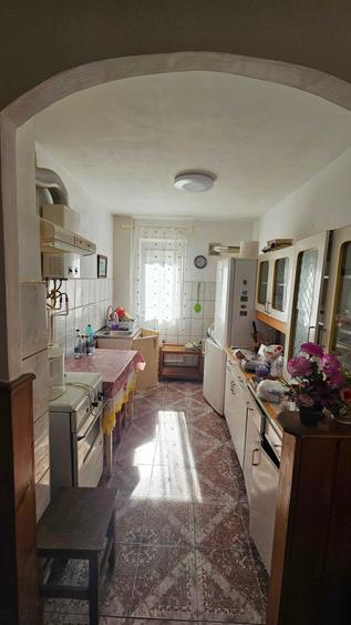 Apartament cu 2 camere nedecomandat în Caragiale