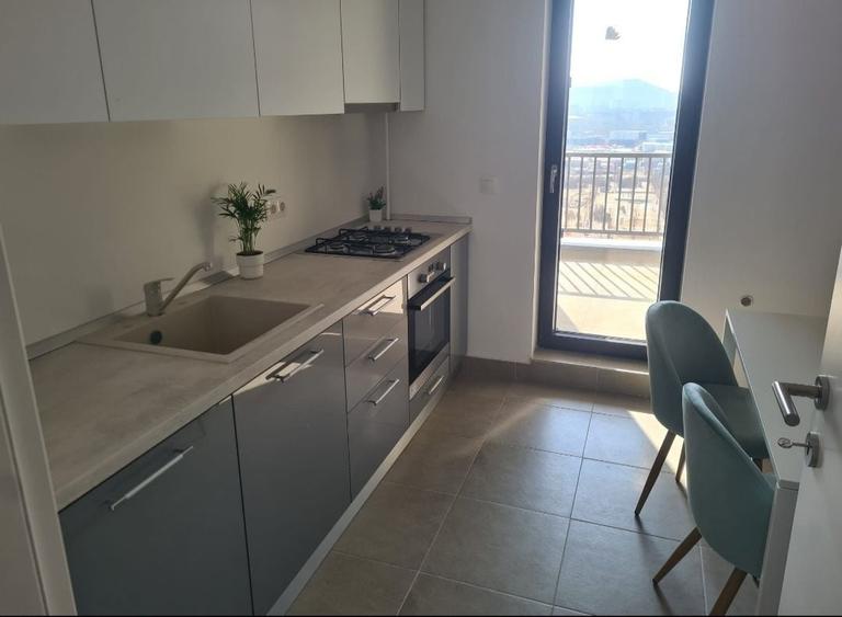 Apartament cu 2 camere semidecomandat, mobilat în Pipera