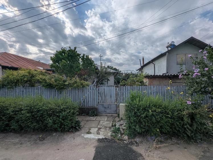 Casă cu Teren 500 Mp în Central
