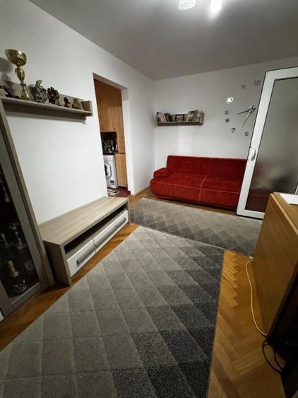 Apartament cu 2 camere semidecomandat, mobilat în Micro 38