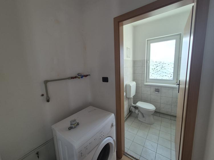Apartament cu 2 camere semidecomandat în Aradul Nou
