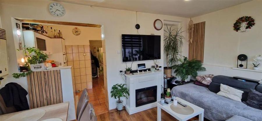 Apartament cu 2 camere decomandat în Cornișa