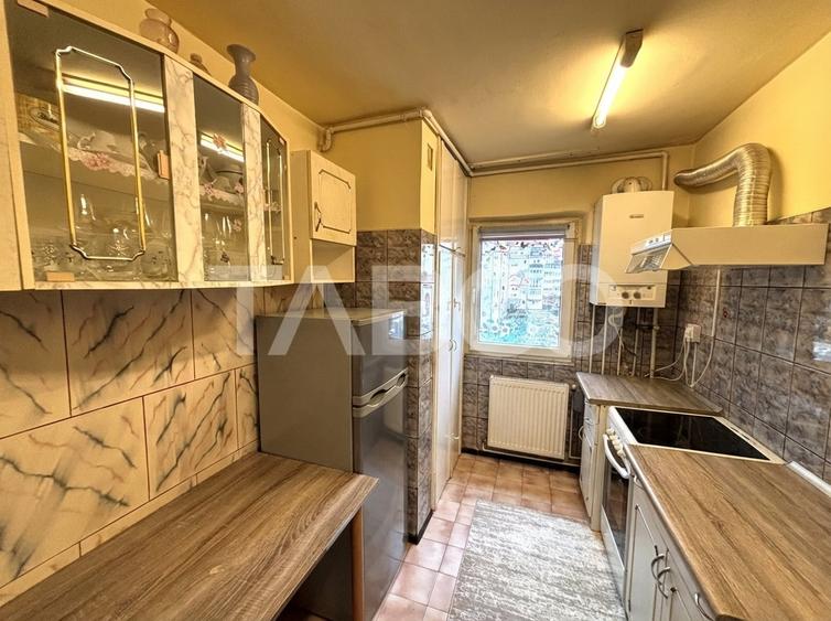 Apartament cu 3 camere decomandat, mobilat în Valea Aurie