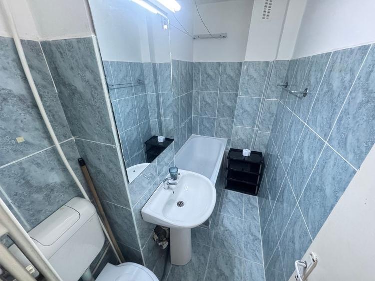 Garsonieră decomandată, mobilată în Far