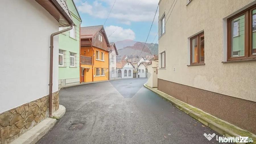 Casă cu 7 camere cu Teren 142 Mp în Centrul Istoric