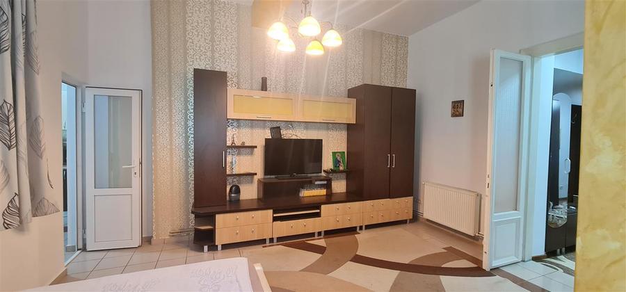 Apartament cu 2 camere semidecomandat, mobilat în Pârneava