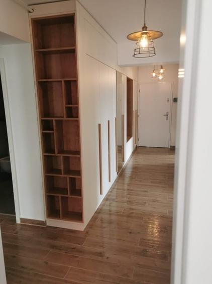 Apartament cu 3 camere decomandat, mobilat în Tractorul