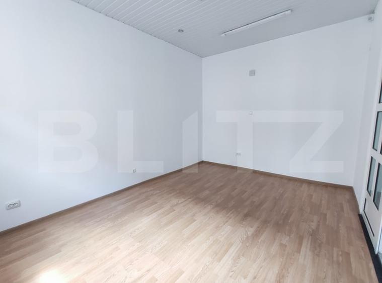 Birou, de 45 mp, în Central