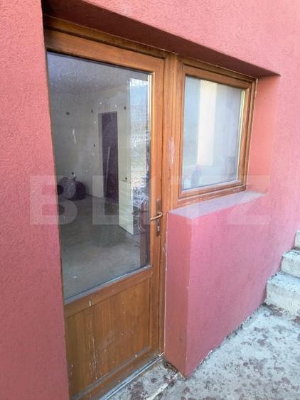 Casă individuală cu 5 camere cu Canalizare în Est