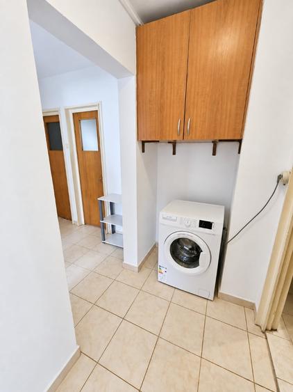 Apartament cu 3 camere semidecomandat în Baba Novac