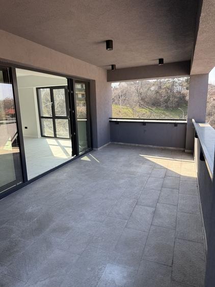 Apartament cu 4 camere decomandat în Central