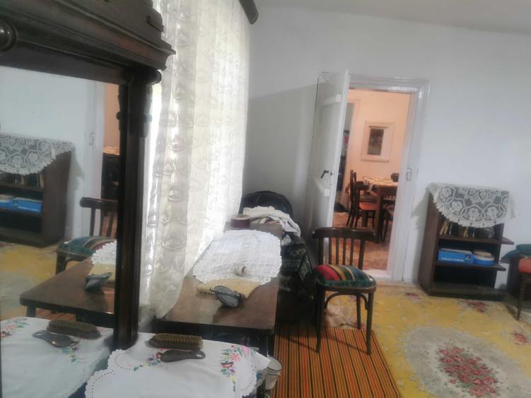 Casă cu 4 camere în Stănești