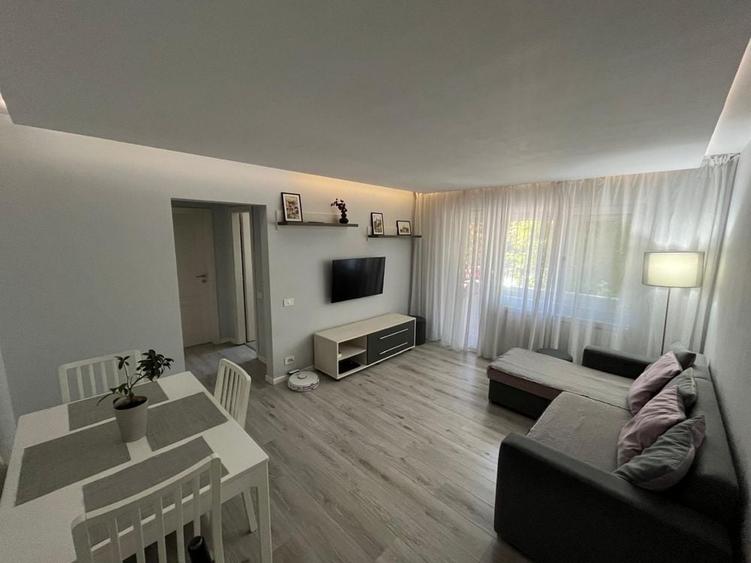 Apartament cu 3 camere semidecomandat în Brazda lui Novac