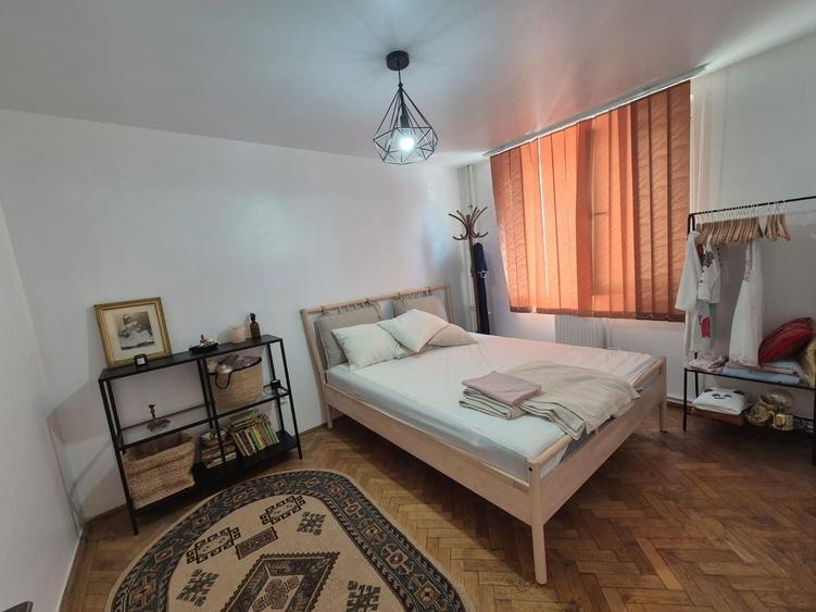 Apartament cu 3 camere circular, mobilat în Faleza Nord