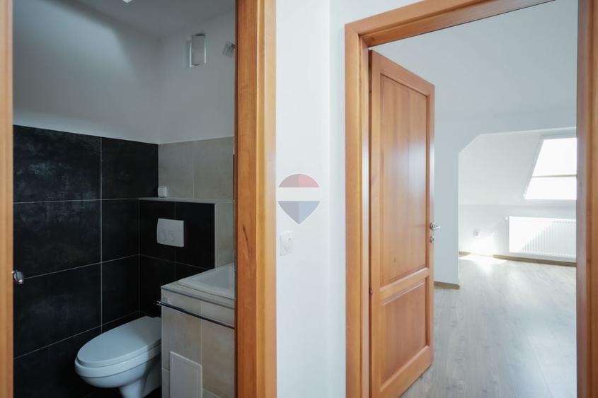 Penthouse cu 4 camere decomandat, mobilat în Nufărul