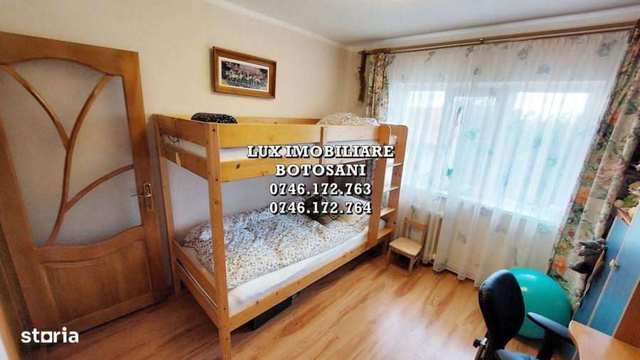 Apartament cu 2 camere decomandat în Manolești