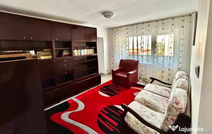 Apartament cu 3 camere semidecomandat în Cetate