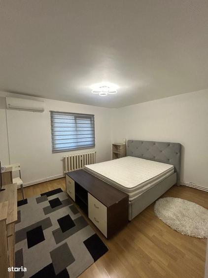Apartament cu 2 camere decomandat în Hala Centrală