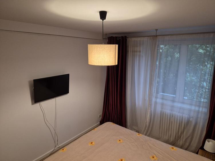 Apartament cu 3 camere semidecomandat în Central
