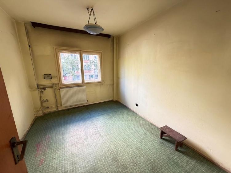 Apartament cu 3 camere decomandat în Rahova
