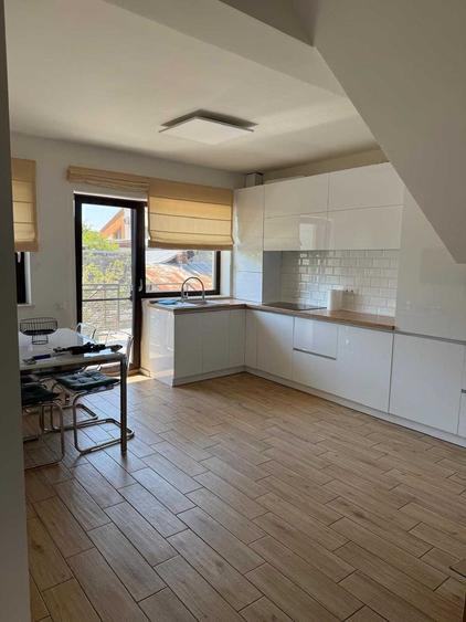 Apartament cu 3 camere decomandat în Cârcea