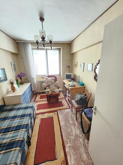 Apartament cu 3 camere decomandat în Tineretului