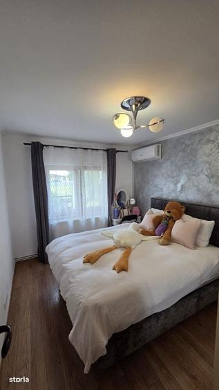 Apartament cu 4 camere decomandat în Micro 17
