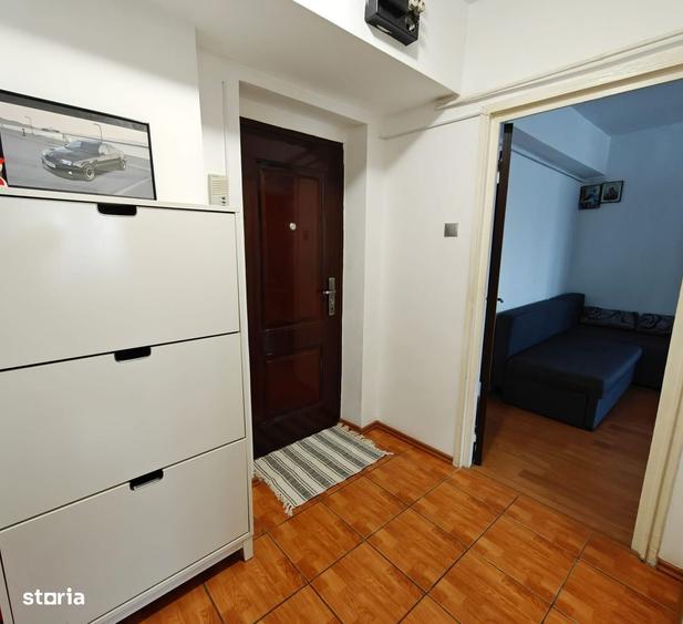 Apartament cu 3 camere semidecomandat, mobilat în Drumul Taberei