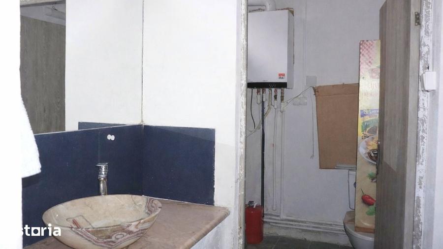 Spațiu comercial, de 85 mp, în Central