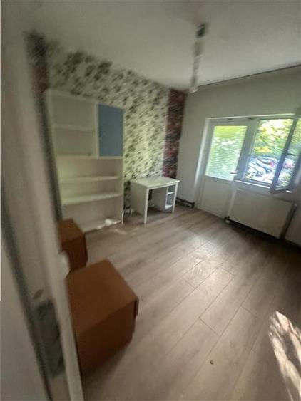 Apartament cu 3 camere decomandat, mobilat în Lipovei