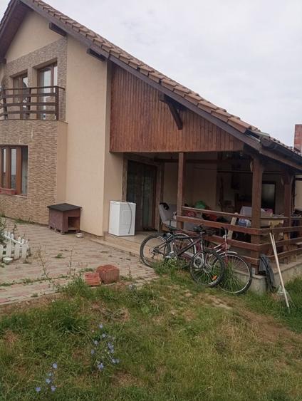 Casă cu 4 camere în Păulești