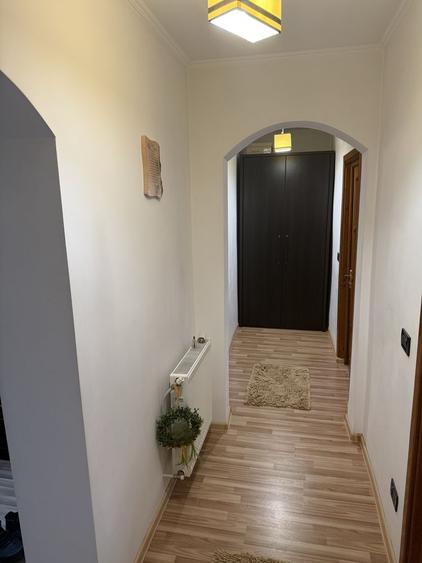 Apartament cu 3 camere decomandat în Exterior Vest