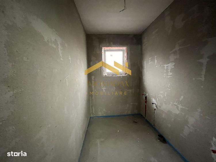 Casă cu 4 camere cu Teren 400 Mp în Sânmihaiu Român