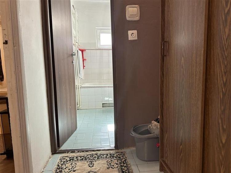 Apartament cu 2 camere semidecomandat, mobilat în Aradului