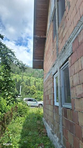 Casă cu 5 camere cu Teren 421 Mp în Central