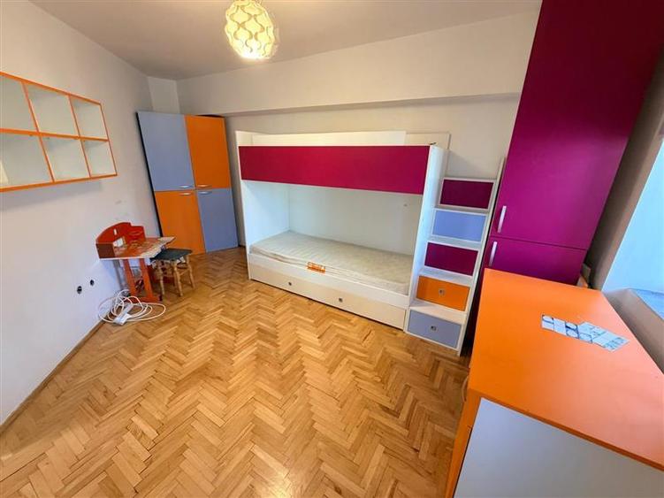Apartament cu 3 camere decomandat  Dacia, bloc 1990 - 26