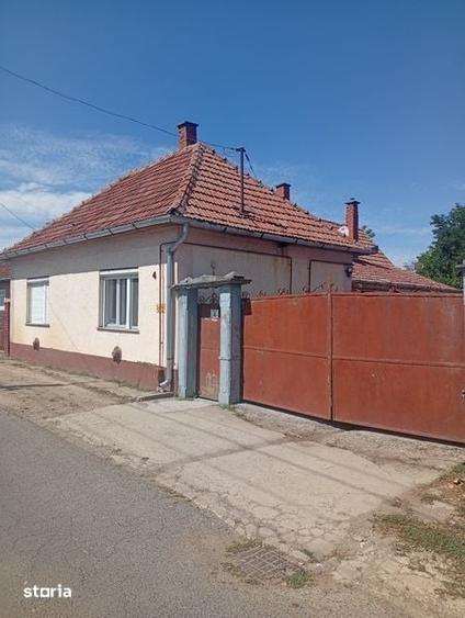Casă cu 3 camere cu Teren 120 Mp în Central