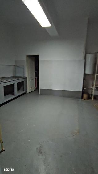 Spațiu comercial, de 1,300 mp, în Bărăbanț