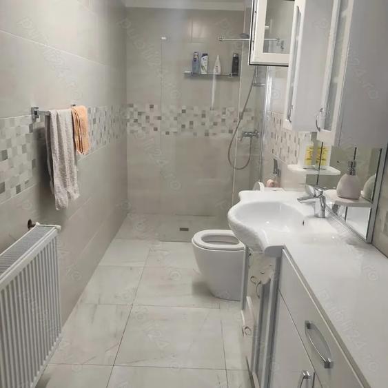 Casă cu 6 camere în Central