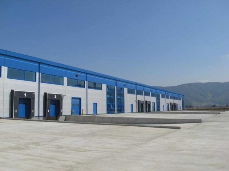 Spațiu industrial, de 42,400 mp, în Exterior Vest