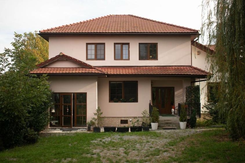 Casă individuală cu 5 camere cu Canalizare în Bună Ziua
