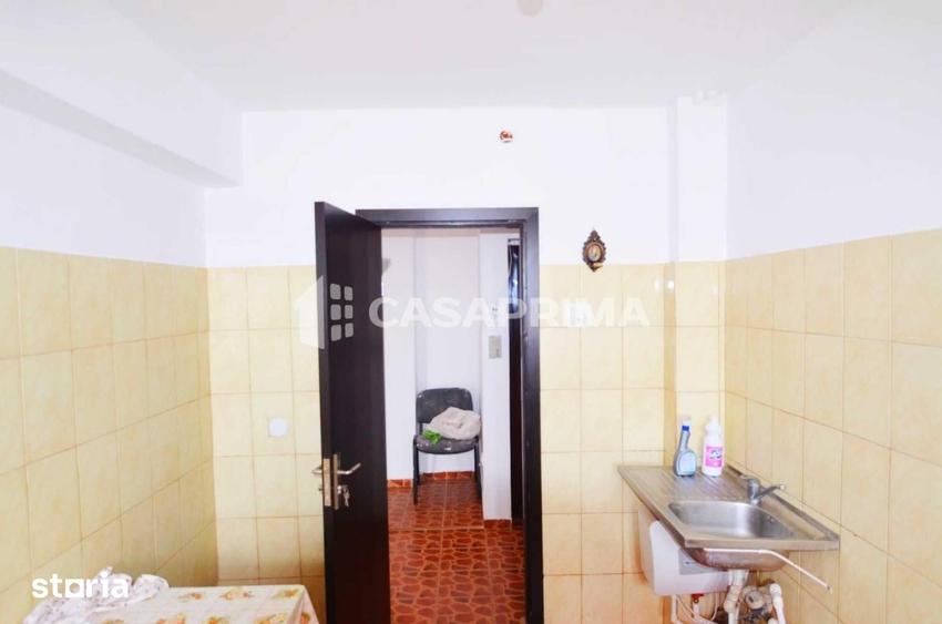 Apartament cu 2 camere semidecomandat în Podu Roș