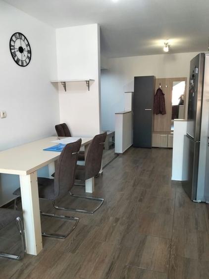 Apartament cu 3 camere decomandat în Sub Arini