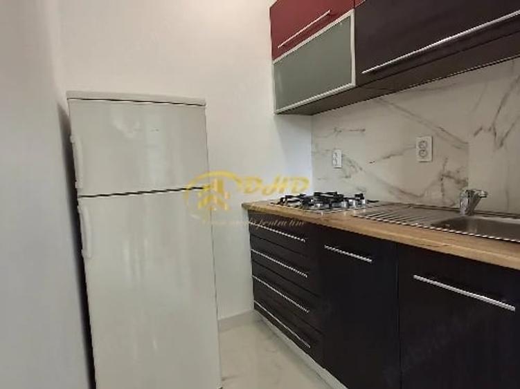 Garsonieră decomandată în Podul de Fier