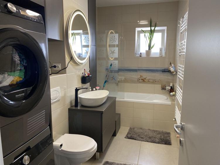 Apartament cu 3 camere semidecomandat, mobilat în Turnișor